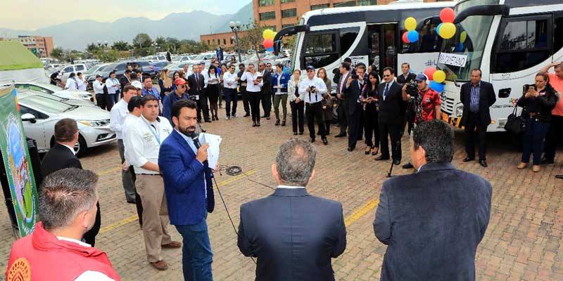 Más buses para el transporte escolar de los niños cundinamarqueses










