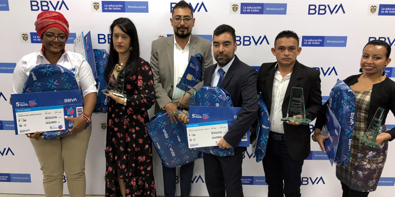 Maestro cundinamarqués gana el V Premio Nacional al Docente BBVA


























