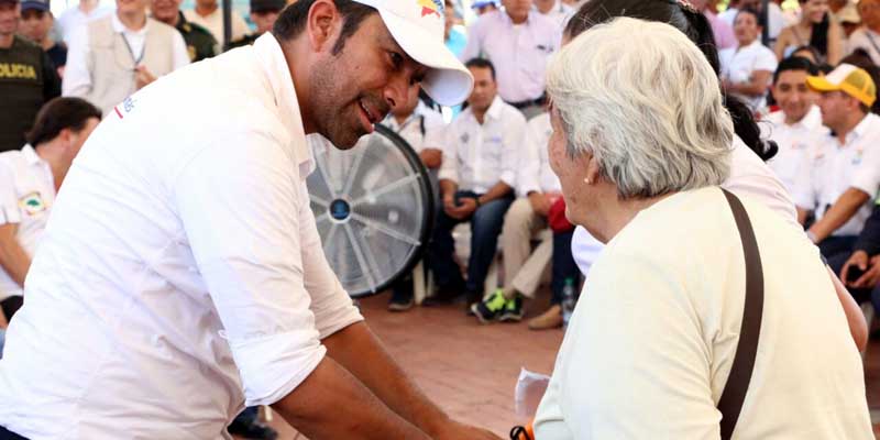 En Girardot Rey alcanzó su meta: recorrió y charló con los habitantes de todos los municipios de Cundinamarca




