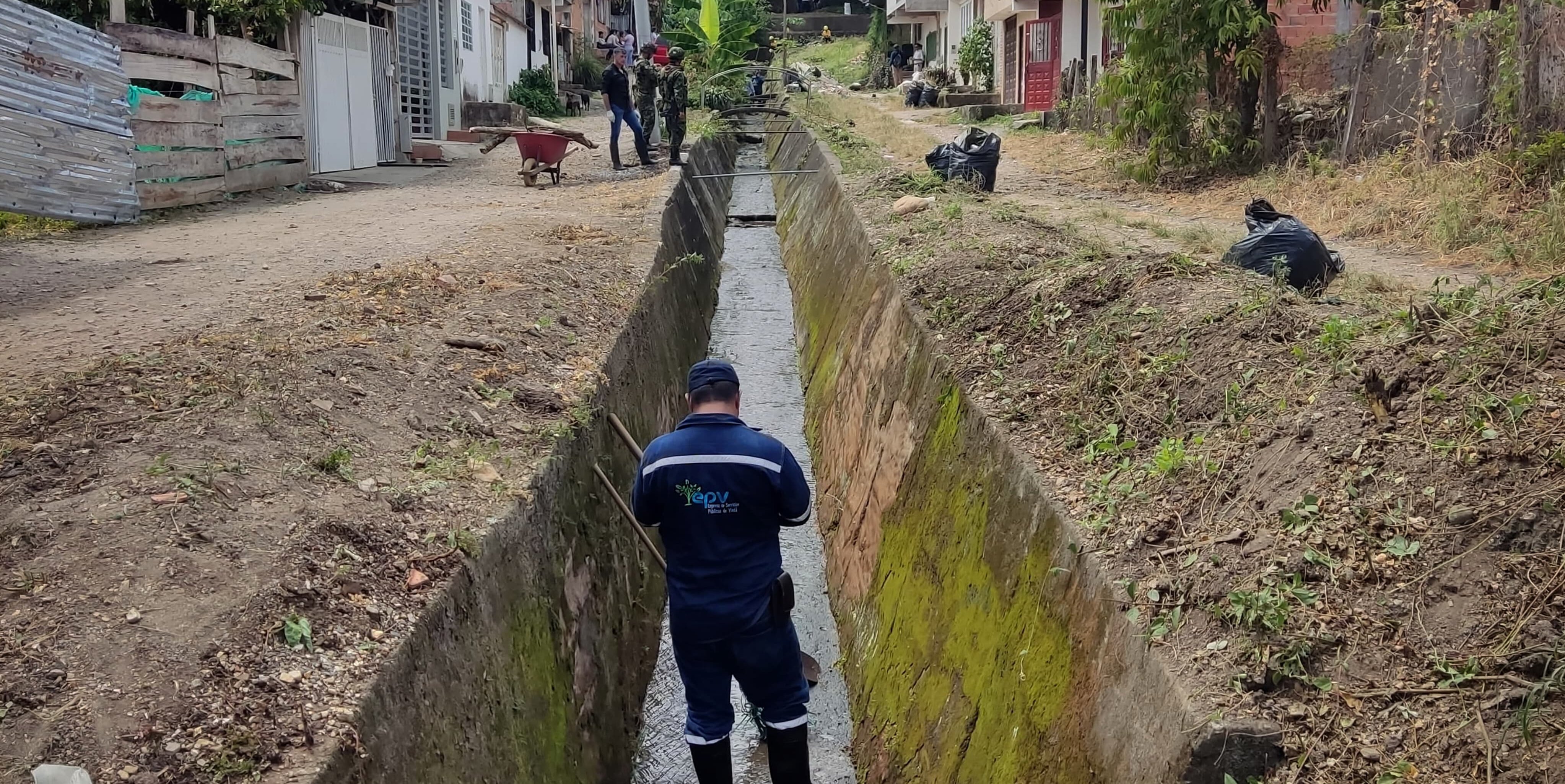 Viotá aceptó el reto de Chocontá y realizó la limpieza del canalón del barrio San Pedro II

