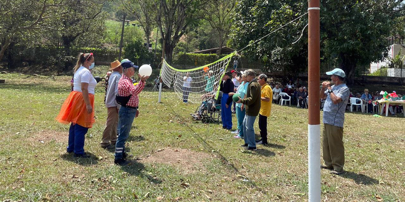 La celebración no termina, adultos mayores de los centros de protección de Villeta y Arbeláez también festejaron su día
