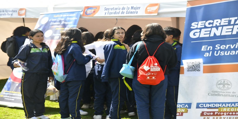 350 jóvenes presentes en Feria de Servicio realizada en Mosquera