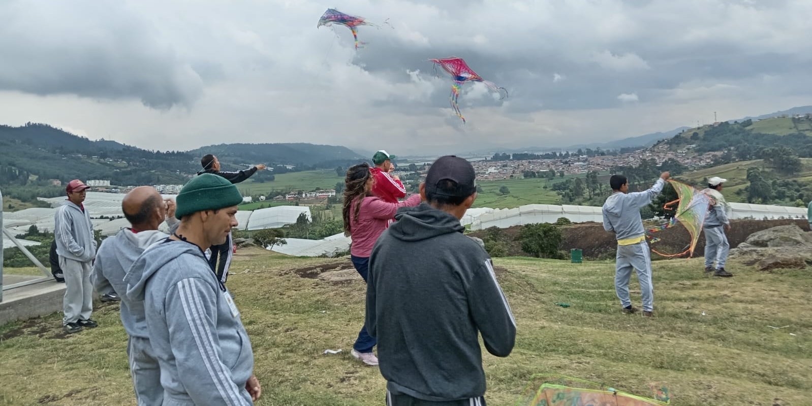 En sintonía con los vientos de agosto, el centro de protección  La Colonia tuvo su festival de cometas 


