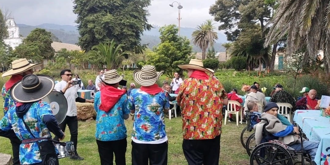 71 usuarios del Centro Masculino Especial La Colonia fueron protagonistas en el Día del Adulto Mayor 




